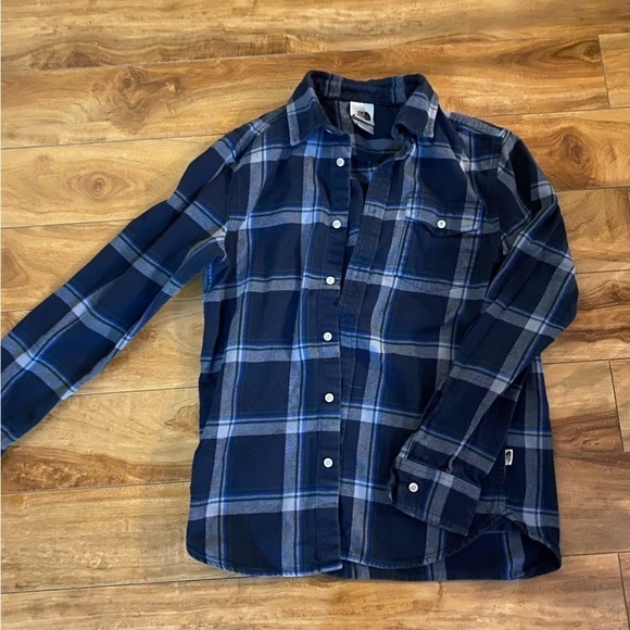 The North Face Men’s Navy Plaid Flannel Button Down Shirt - Picture 2 of 9